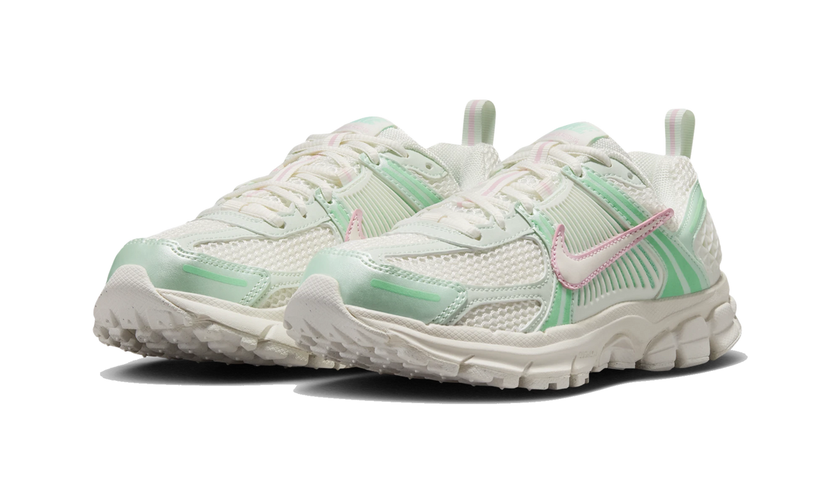 Nike Vomero 5 Shoes with Reflective Design Accents Sail/Sail/Pink Foam/Arctic Green