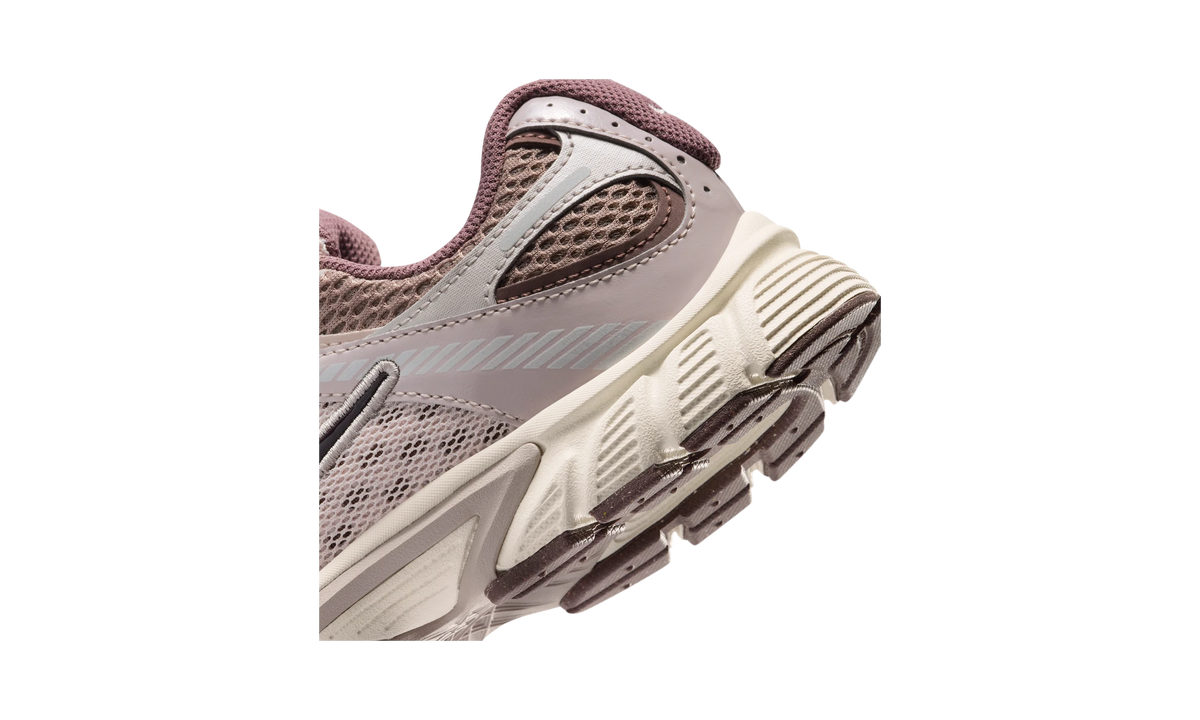 Nike V5 RNR Taupe Haze/Tattoo/Silt Red/Burgundy Ash