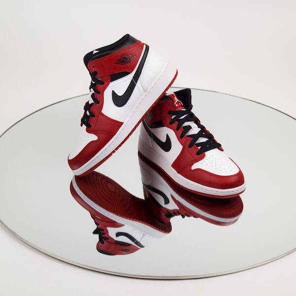 Air Jordan 1 Mid Chicago (2020), White/Gym Red-Black (554724-173 / 554275-173/554725-173)