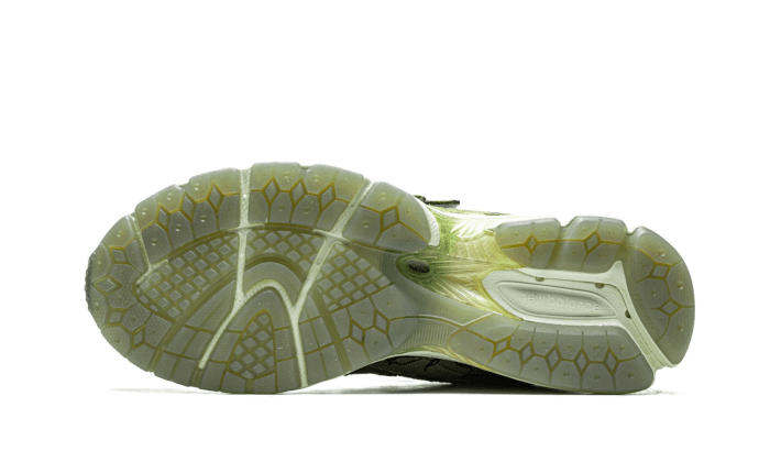 New Balance 2002R Bryant Giles What Now?, Iguana/Capulet Olive (M2002RAG)