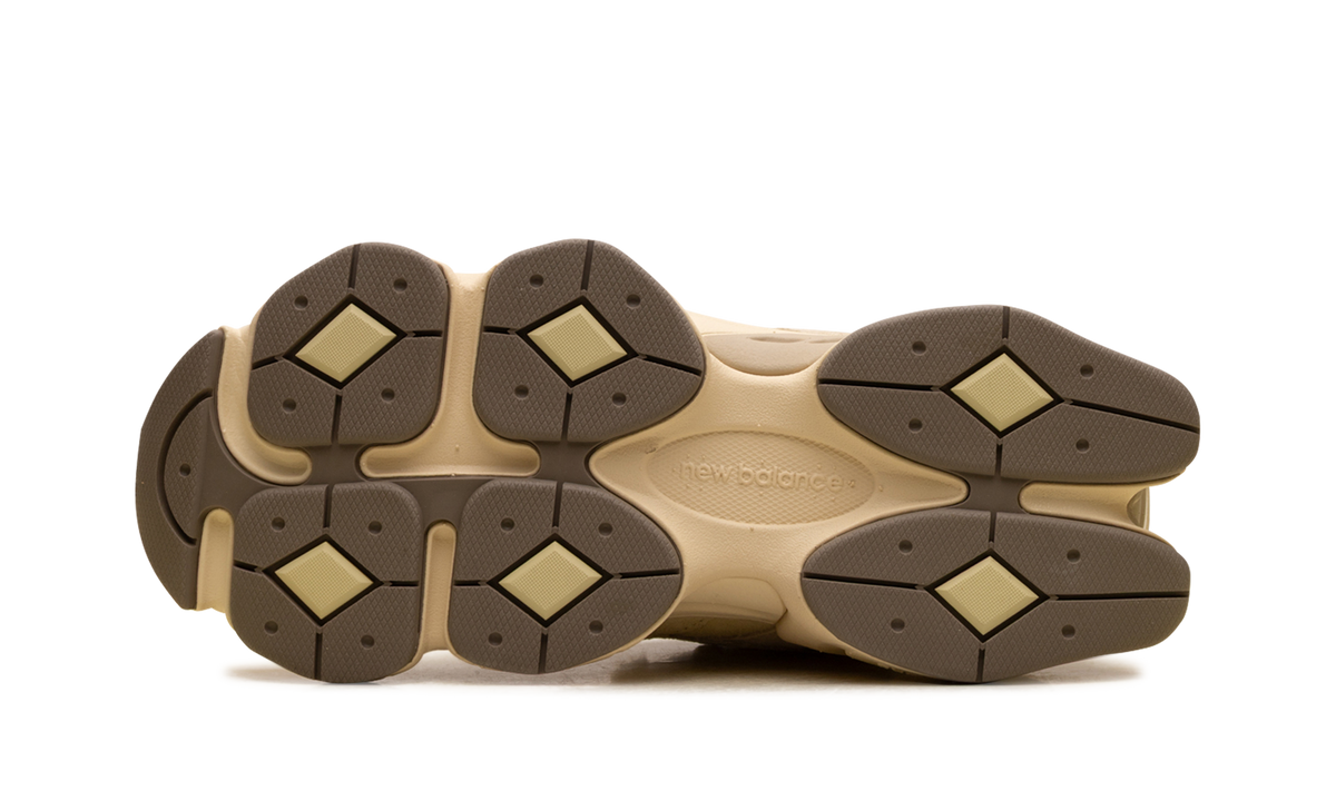 New Balance 9060 Parchement