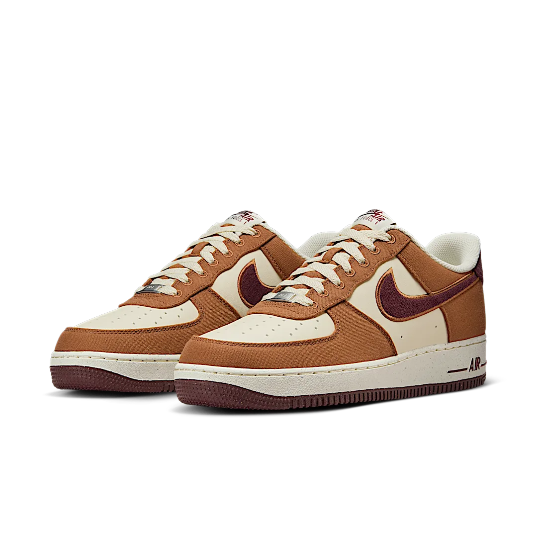 Nike Air Force 1 Low '07 LV8 Notebook Doodle Pack Light British Tan, Light British Tan/Coconut Milk/Gum Dark Brown/Burgundy Crush (FQ8713-200)