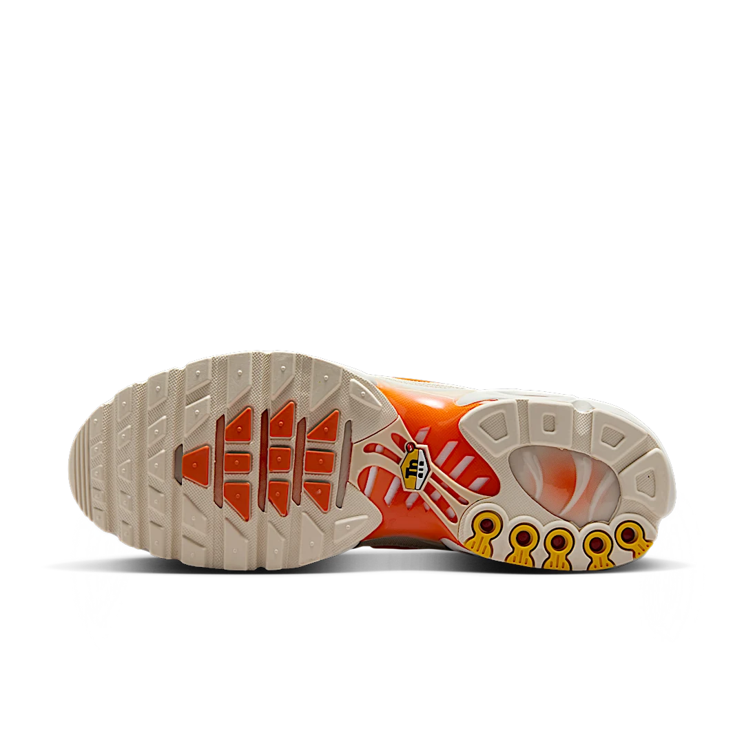 Nike Air Max Plus Phantom Safety Orange, Phantom/Safety Orange-Light Orewood Brown-Black (DM0032-019)