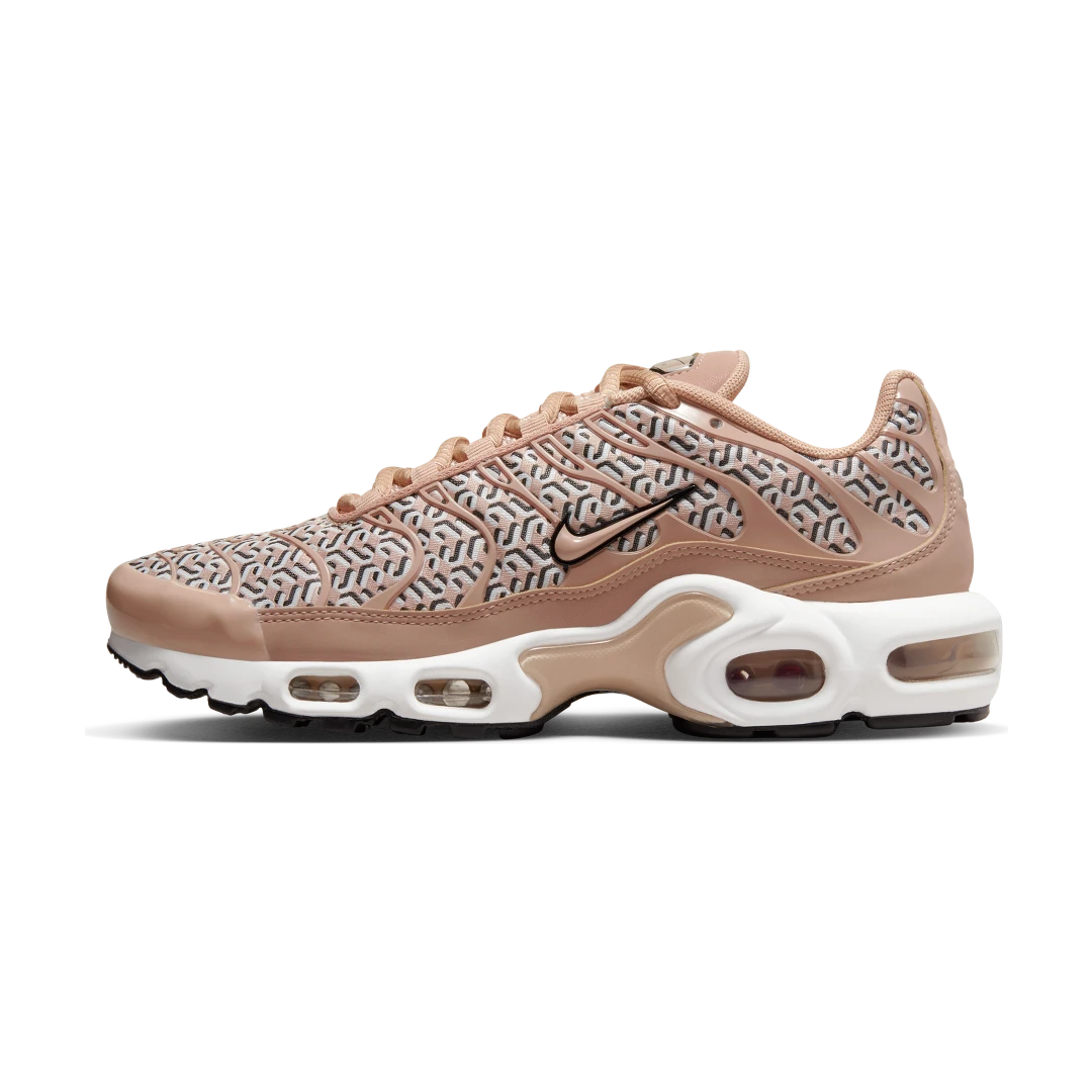 Nike Air Max Plus United in Victory, Hemp/White/Summit White/Black (FB2557-200)
