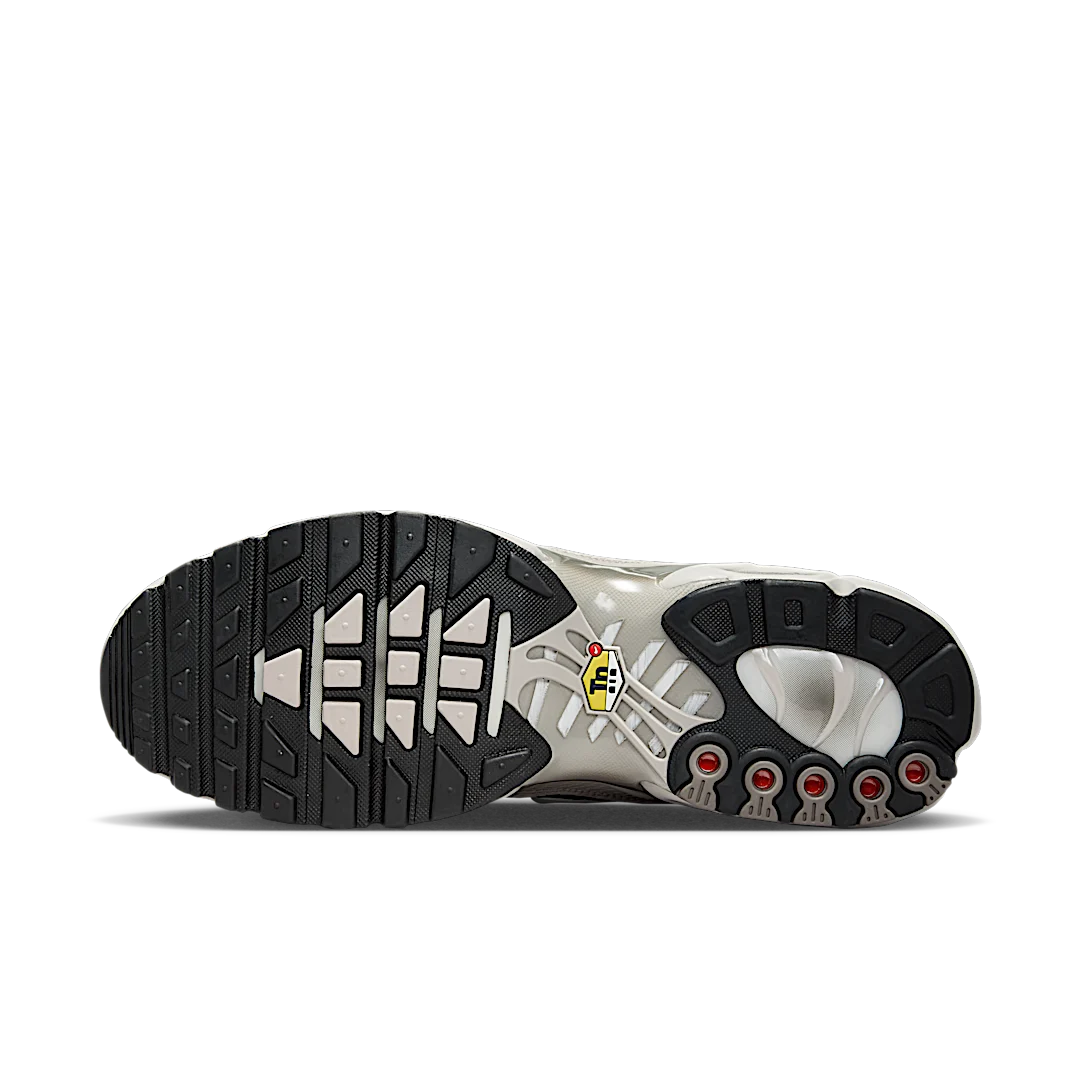 Nike Air Max Plus Year of the Snake, Cave Stone/Summit White/Metallic Pewter/Vast Grey (IB7679-200)