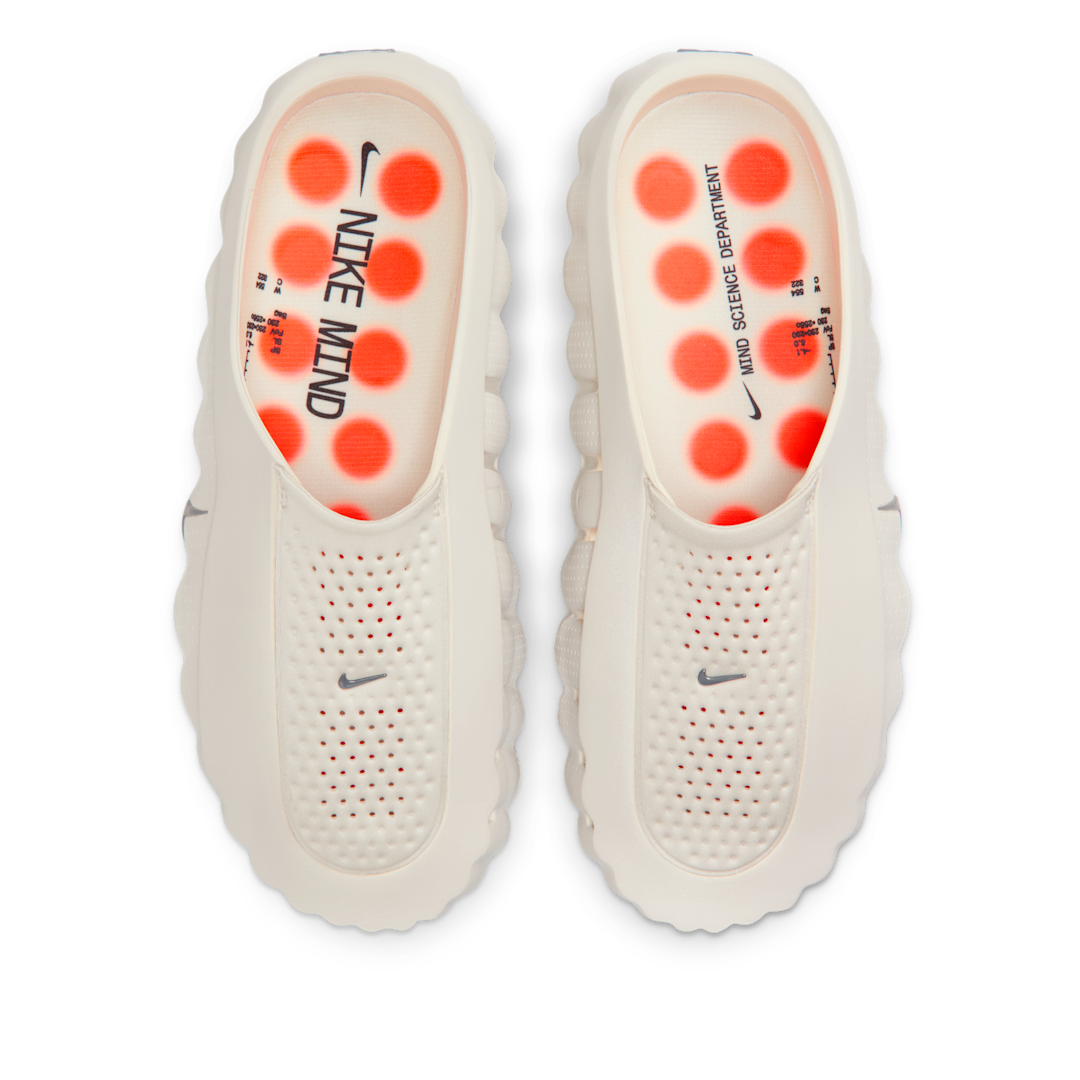 Nike Mind 001 Slide Light Bone, Light Bone/Hyper Crimson/Buff/Chrome (HQ4307-002)