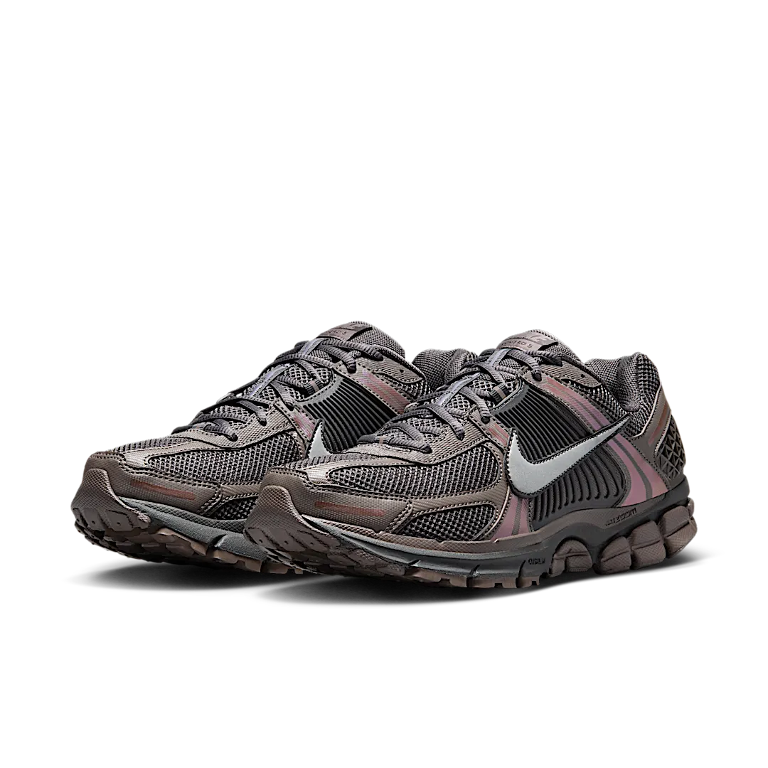 Nike Zoom Vomero 5 Cave Stone, Cave Stone/Multi-Color/Medium Ash/Metallic Silver (HF5493-201)
