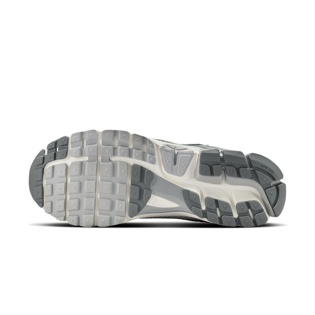 Nike Zoom Vomero 5 Metallic Silver