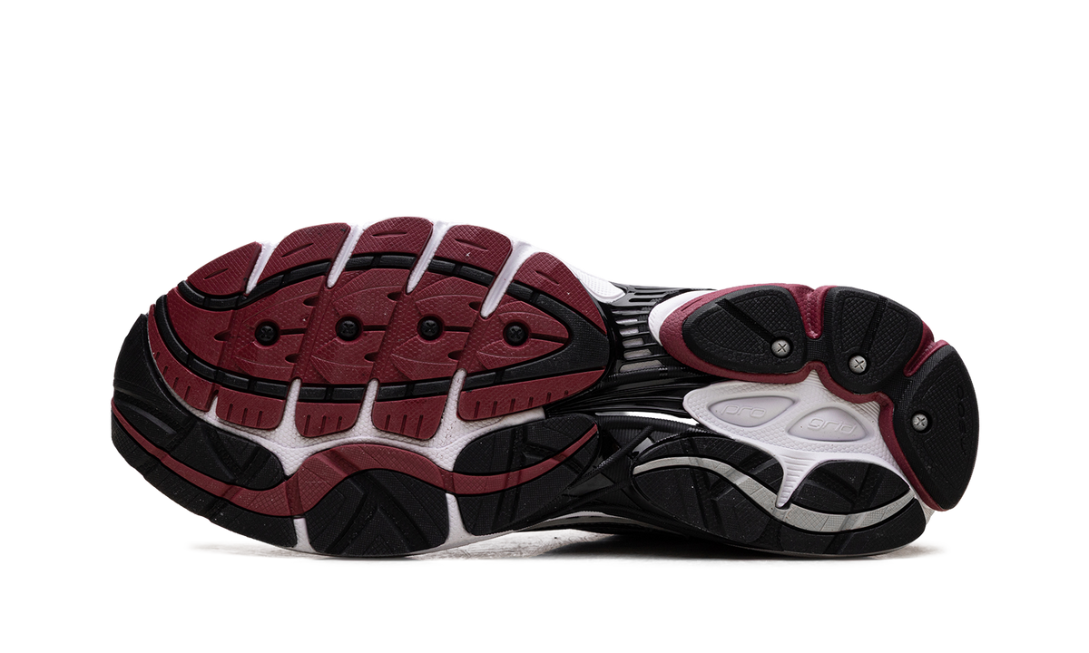 Saucony ProGrid Omni 9 OG White Silver Red