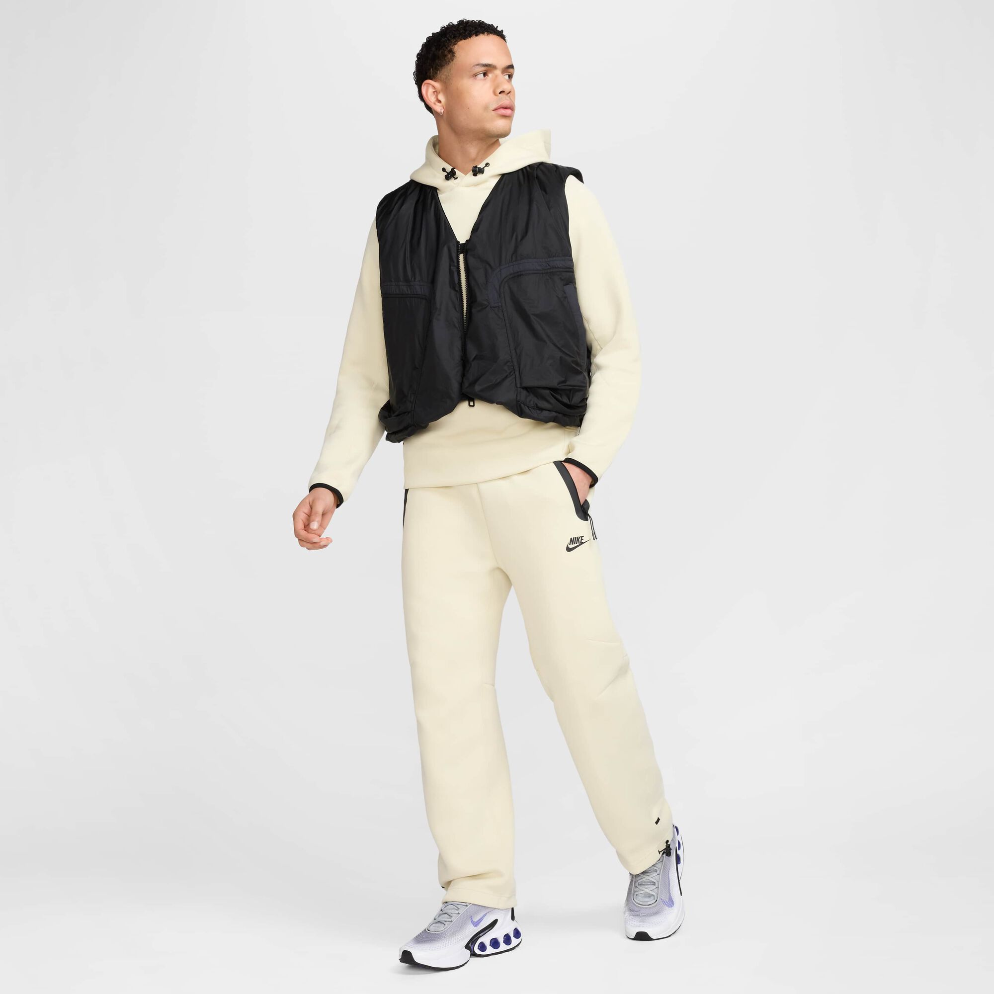 Nike Tech Fleece Open-Hem Trousers Light Khaki/Black