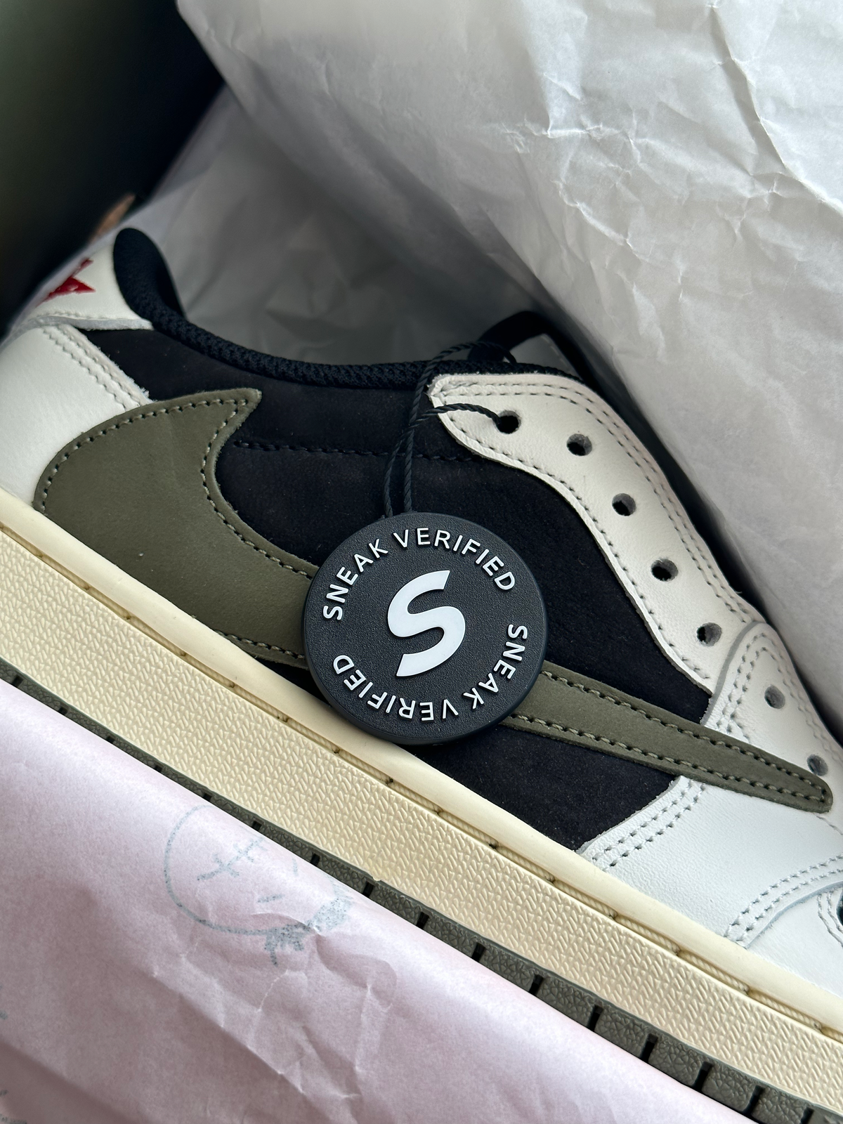 Sneak Verified-label