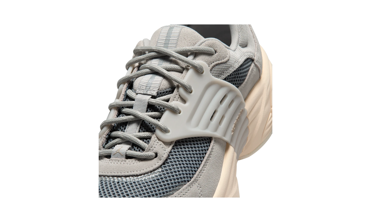 Air Jordan Trunner O/S Men‘s shoes Light Iron Ore/Smoke Grey/Chalk/Legend Medium Brown