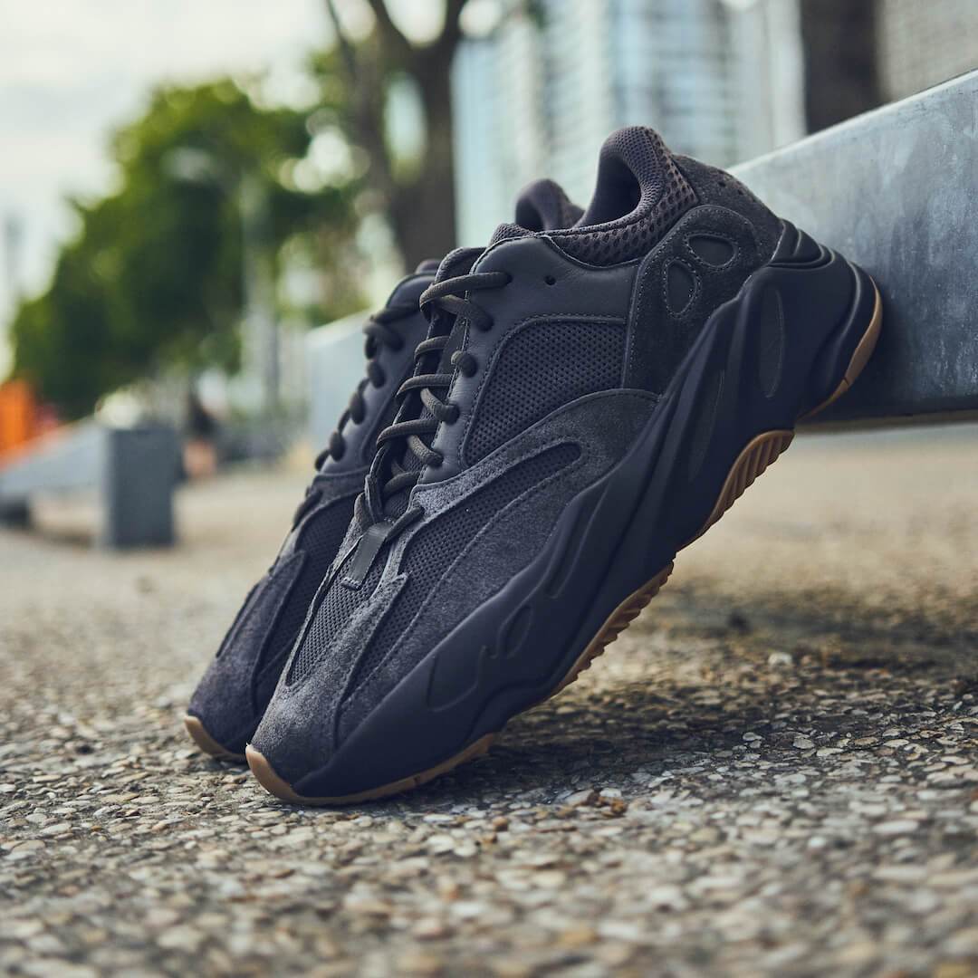 Adidas Yeezy Boost 700 Utility Black, Utility Black/Utility Black/Utility Black (FV5304)