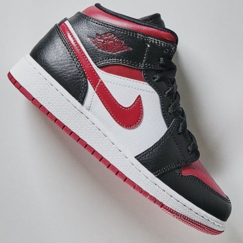 Air Jordan 1 Mid Patent Bred Toe