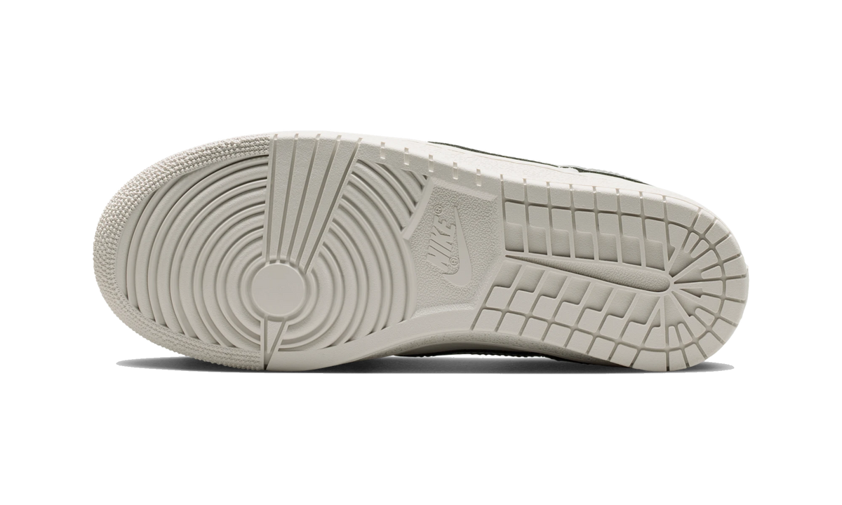 Air Jordan Skyline Low Swan Metallic Silver
