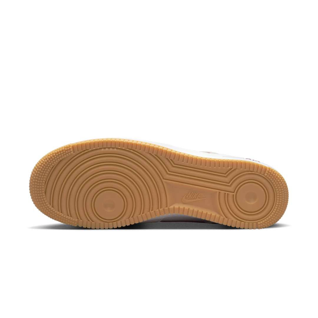 Nike Air Force 1 Low '07 LV8 Summit White Varsity Red Gum, Summit White/White/Gum Yellow/Varsity Red (IB6388-101)