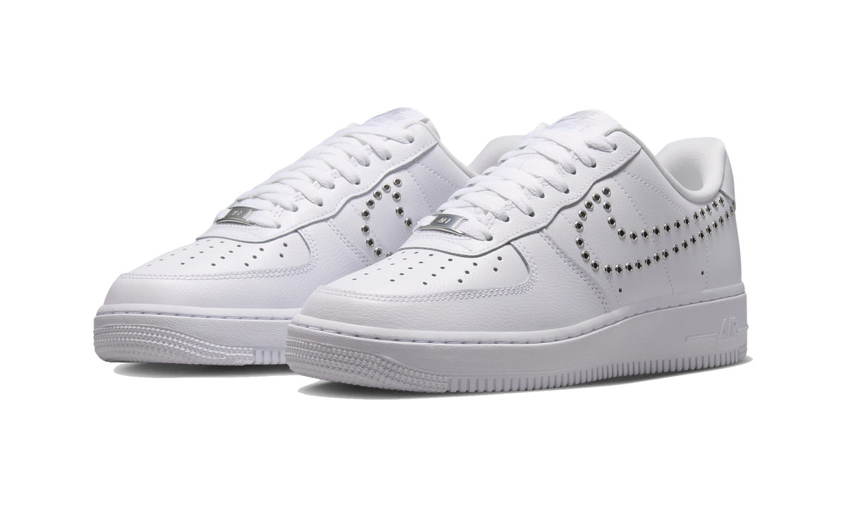 Nike Air Force 1 Low '07 LV8 Triple White Metallic Silver