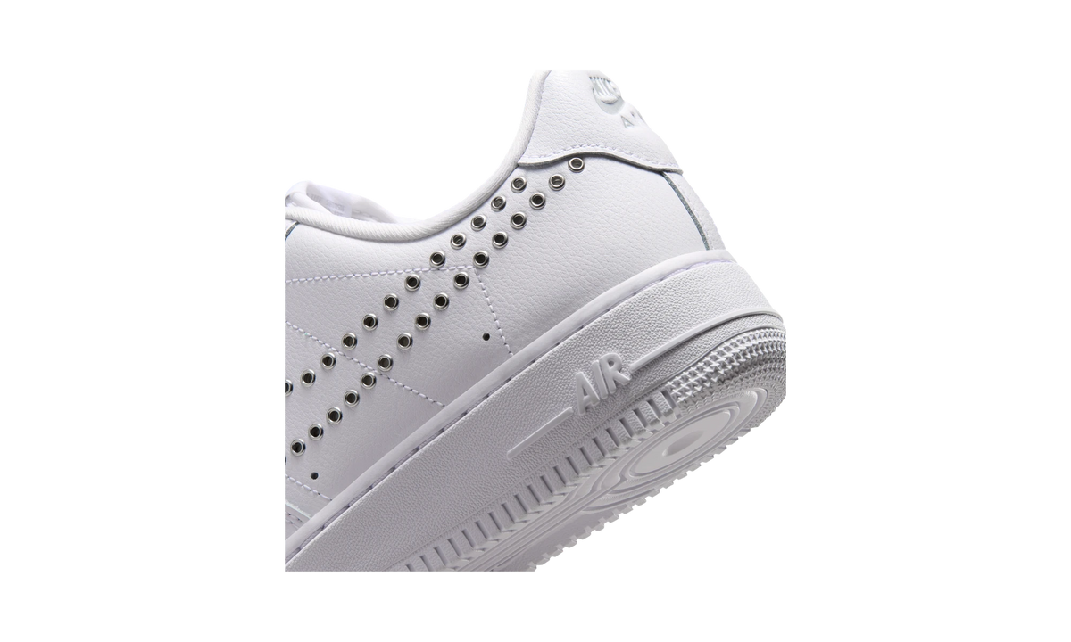 Nike Air Force 1 Low '07 LV8 Triple White Metallic Silver