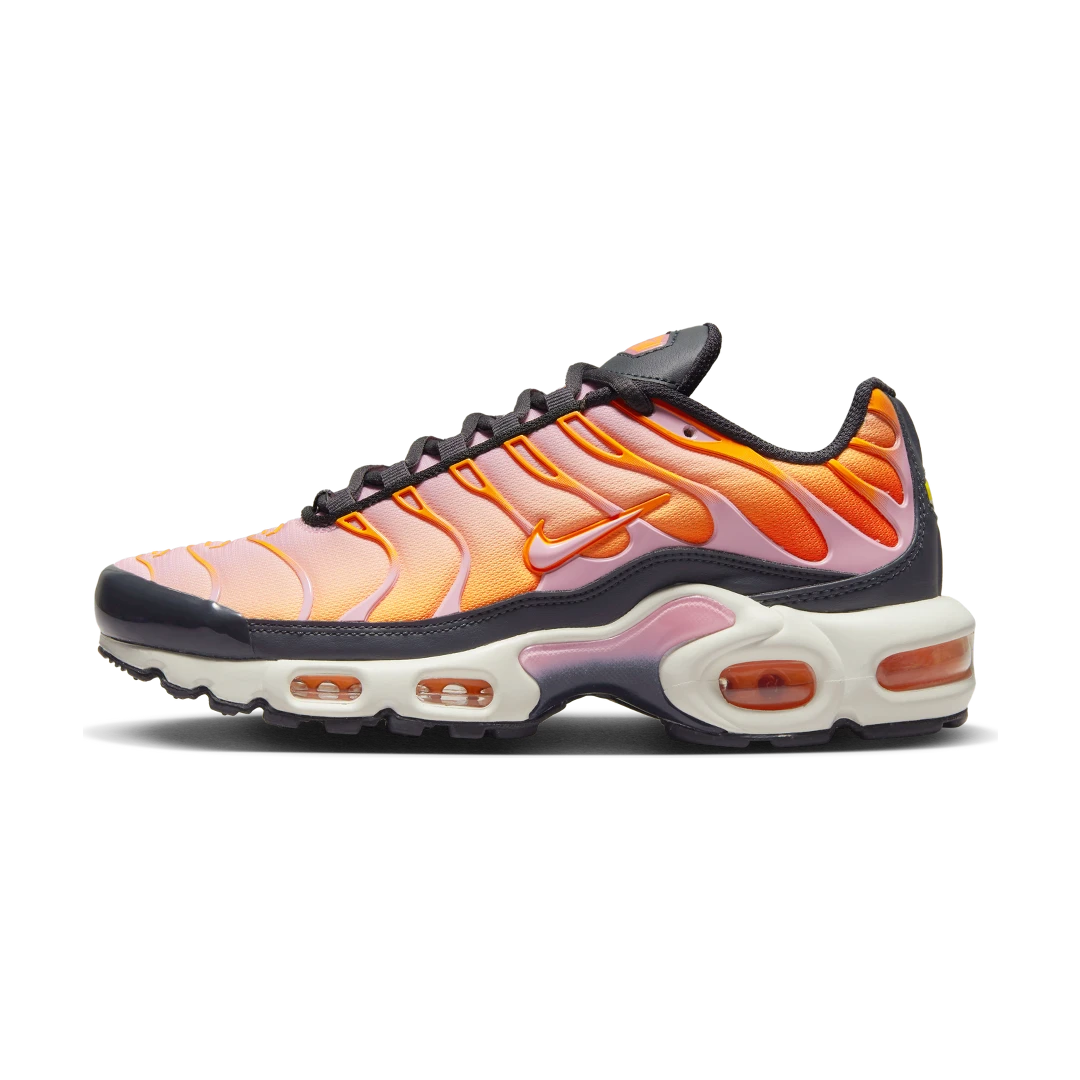 Nike Air Max Plus Sherbert, Off-Noir/Magma Orange/Summit White/Medium Soft Pink (FB8478-001)