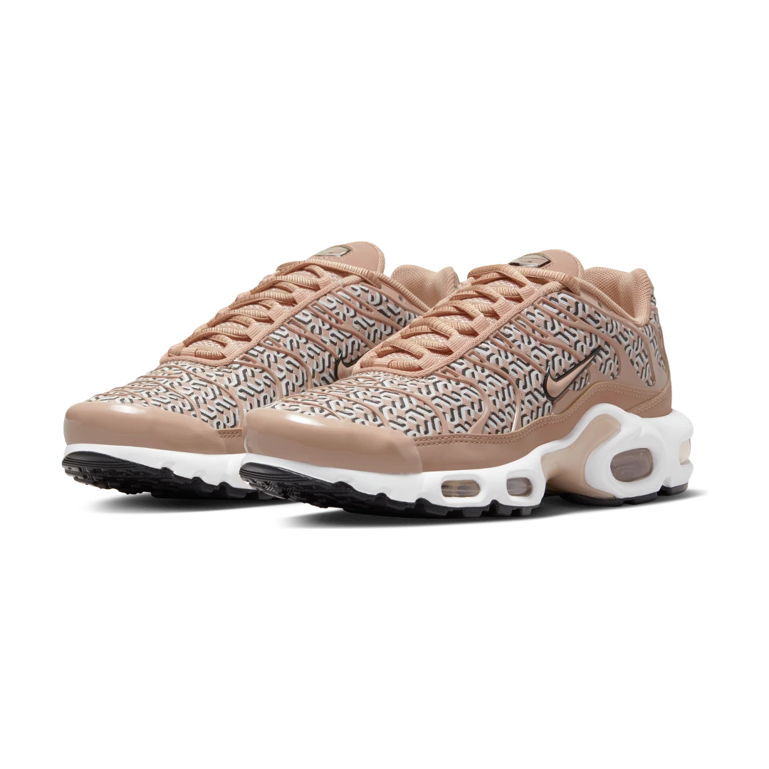 Nike Air Max Plus United in Victory, Hemp/White/Summit White/Black (FB2557-200)
