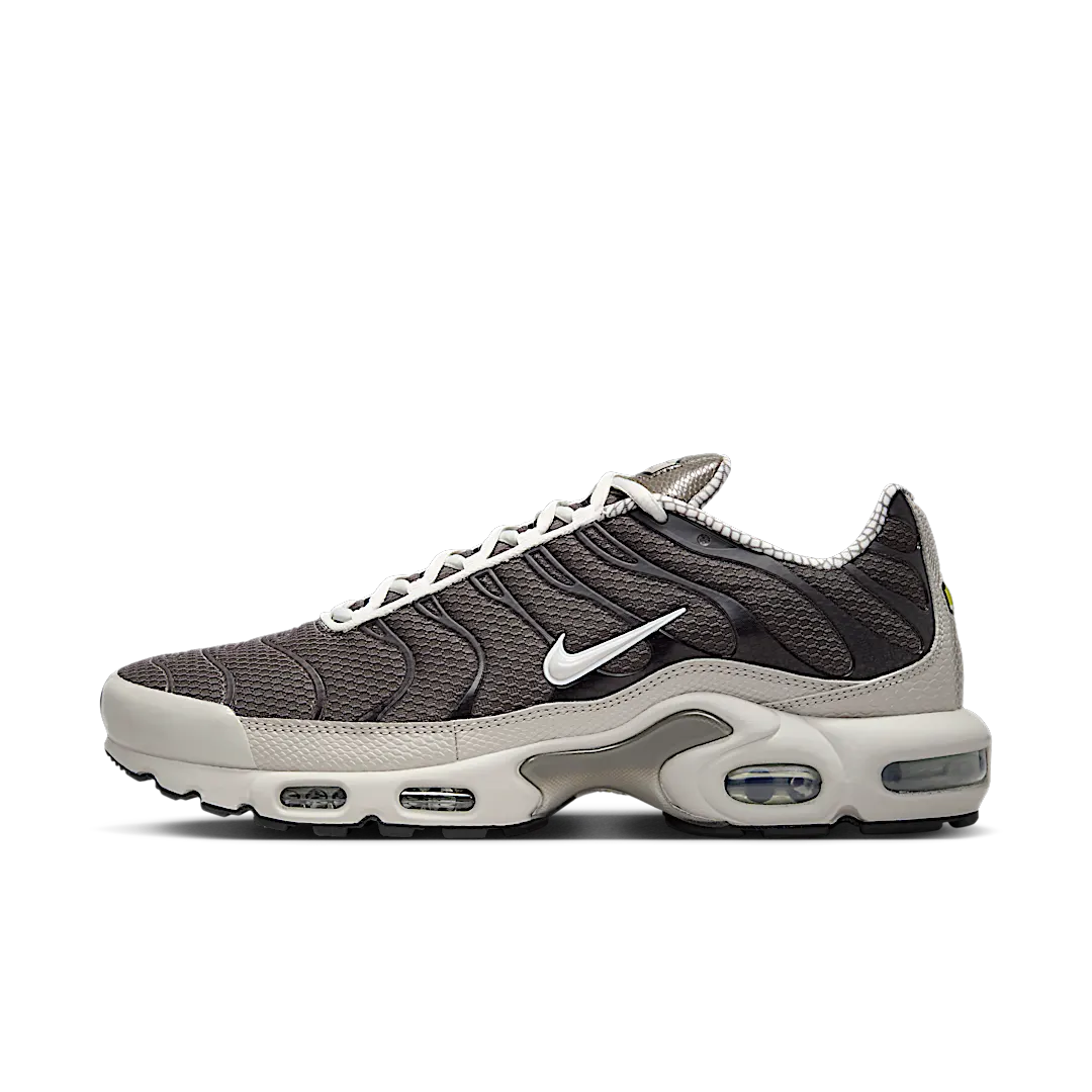 Nike Air Max Plus Year of the Snake, Cave Stone/Summit White/Metallic Pewter/Vast Grey (IB7679-200)
