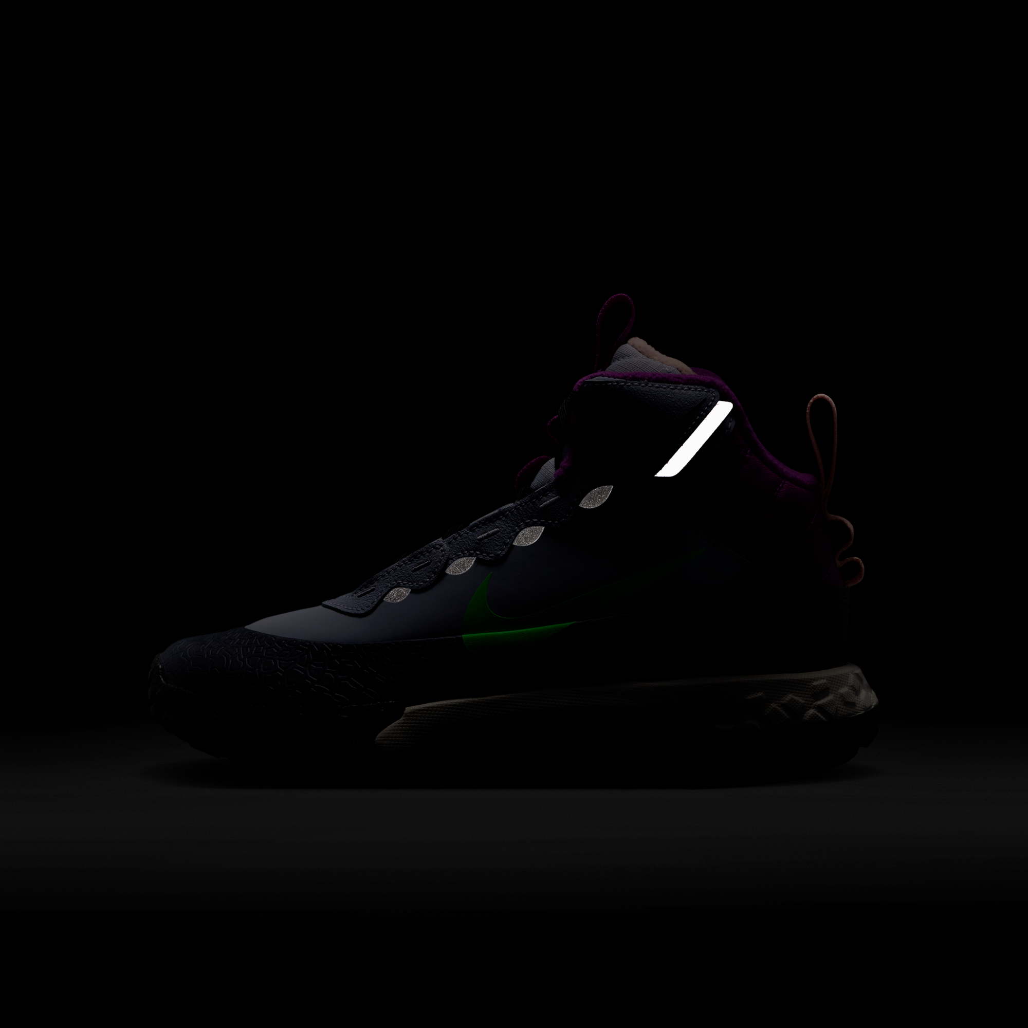 Nike Terrascout Ghost Vivid Purple Green Strike