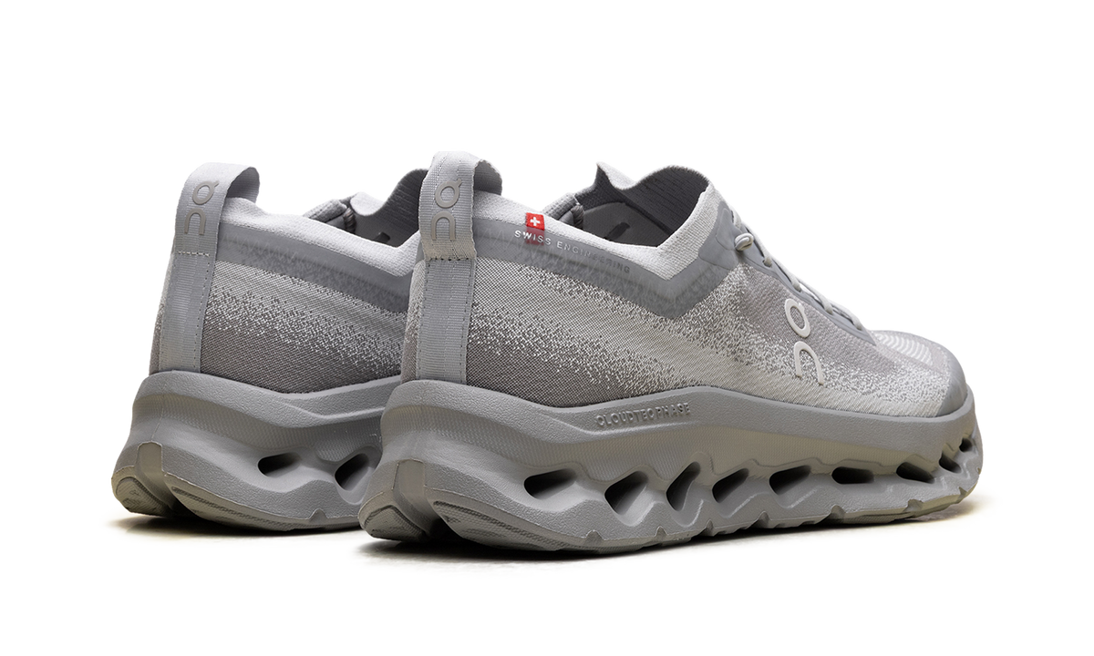 On Running Cloudtilt Moon Zendaya Glacier Alloy
