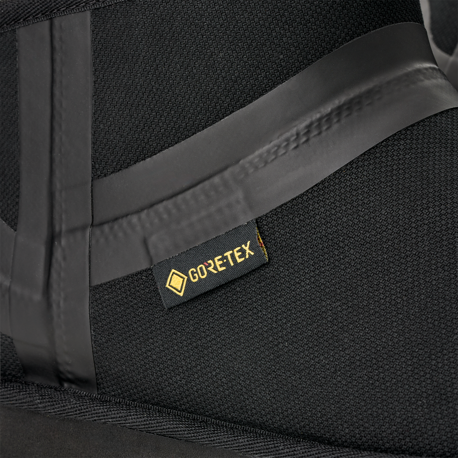 UGG Classic Ultra Mini Boot Reese Cooper Black, Black (1174071-BLK)