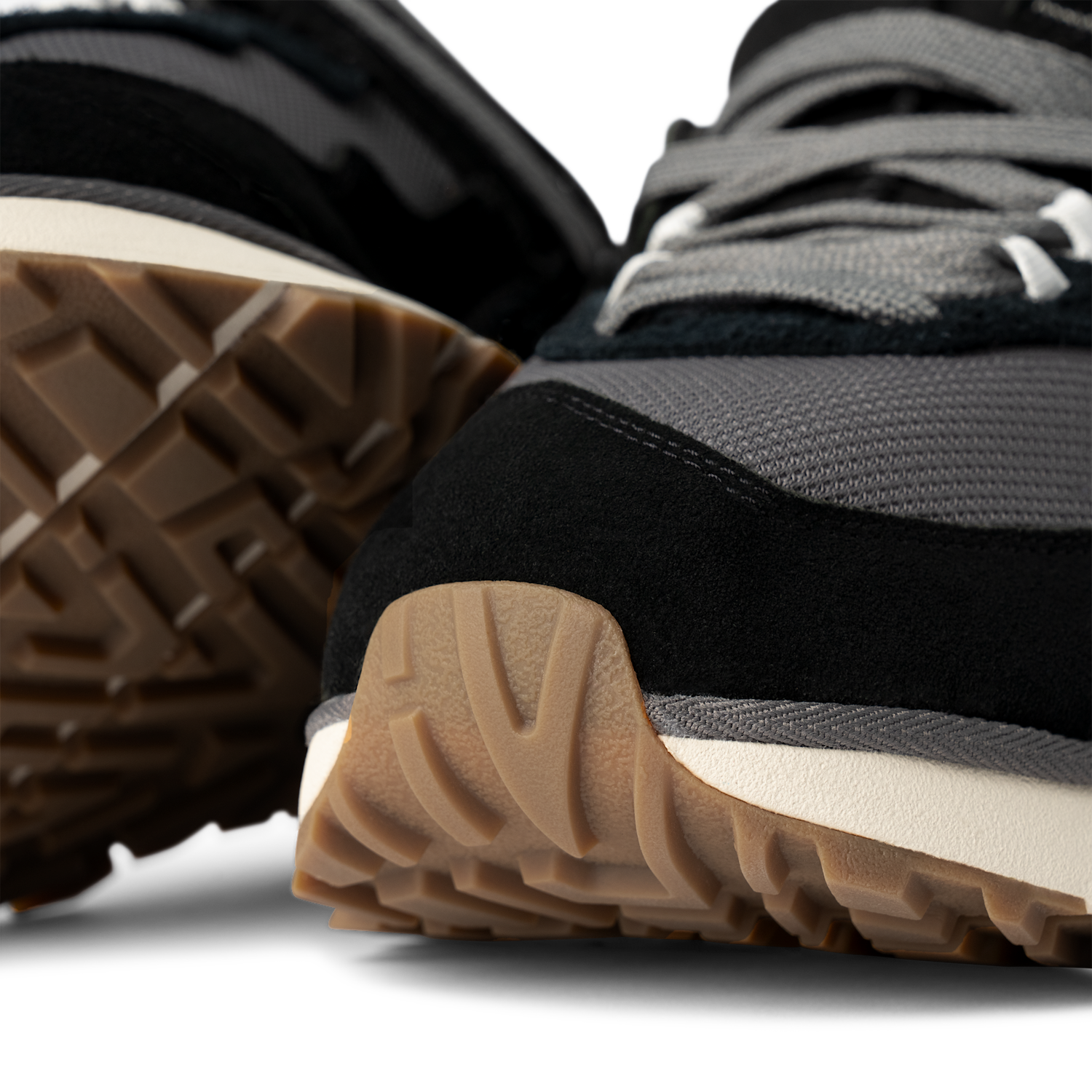 UGG RetroFi Low Black, Black (1167070-BLK)