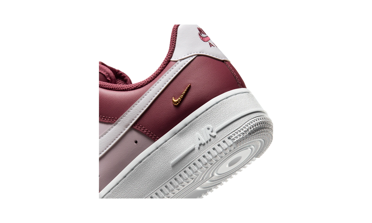 Nike Air Force 1 '07  Pink Smoke/Bleached Lilac/Metallic Gold/White