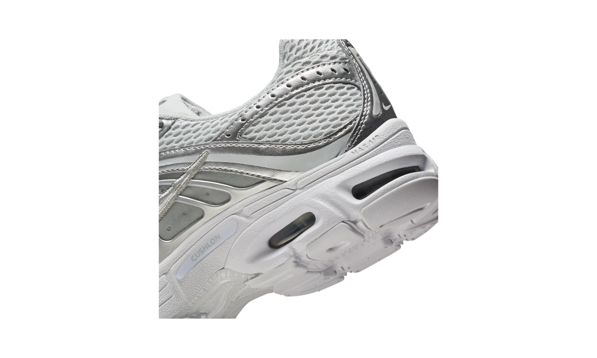 Nike Air Max Moto 2K shoes with reflective accents Grey Fog/Metallic Silver/White